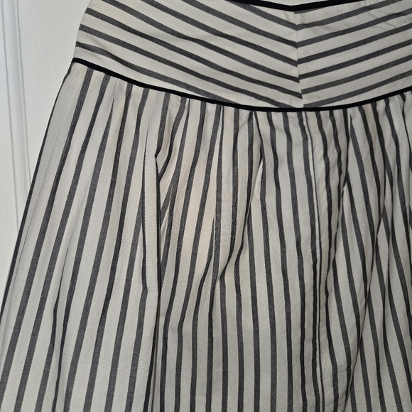 Ann Taylor Striped Pleated A-Line Mini Skirt - Size 6 - Nautical - Picture 3 of 11